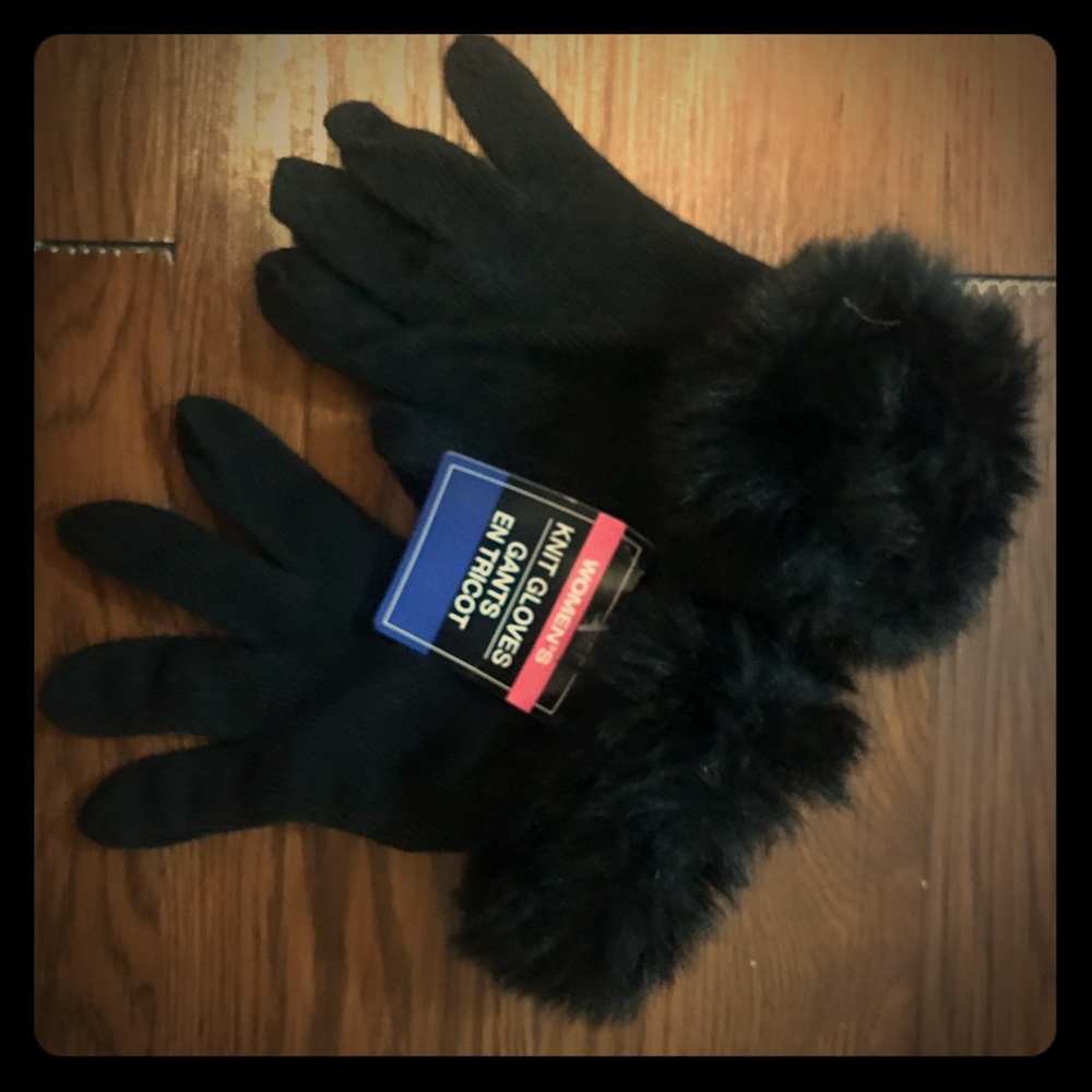 Women’s NWT fur gloves